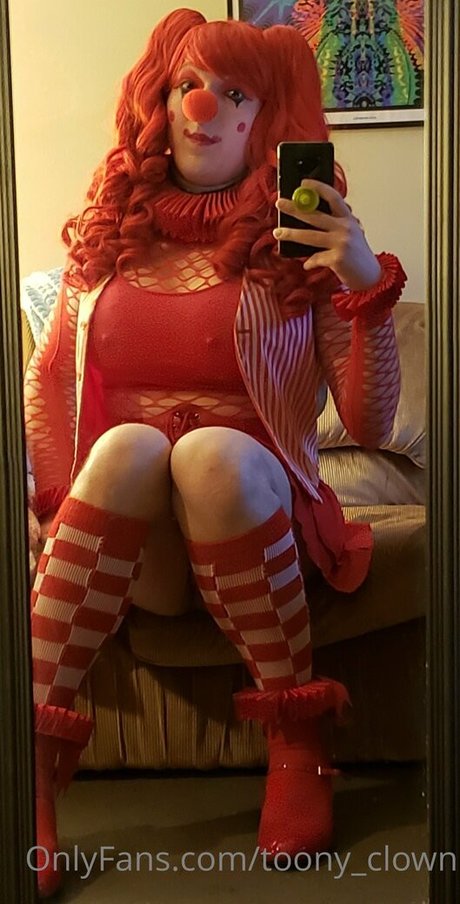 toony clown model pic