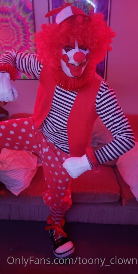 toony clown model exclusive pics