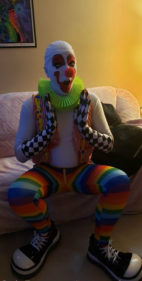 toony clown pretty model pic