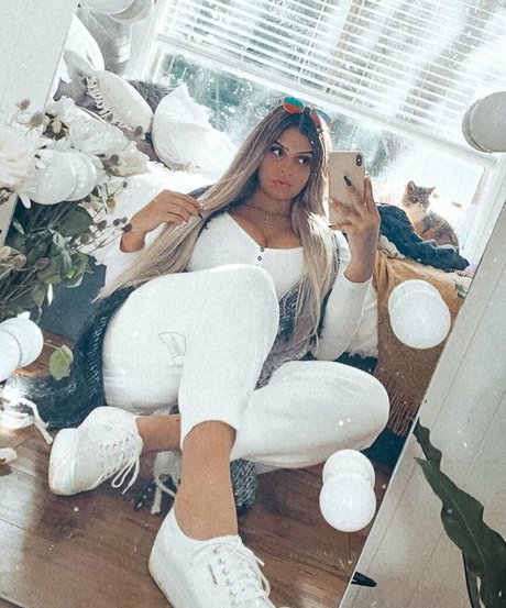 Chloe C model best pic