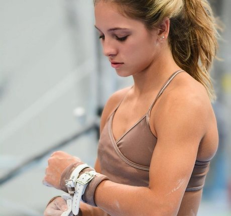 lesbian fisting onlyfans pornographic photo