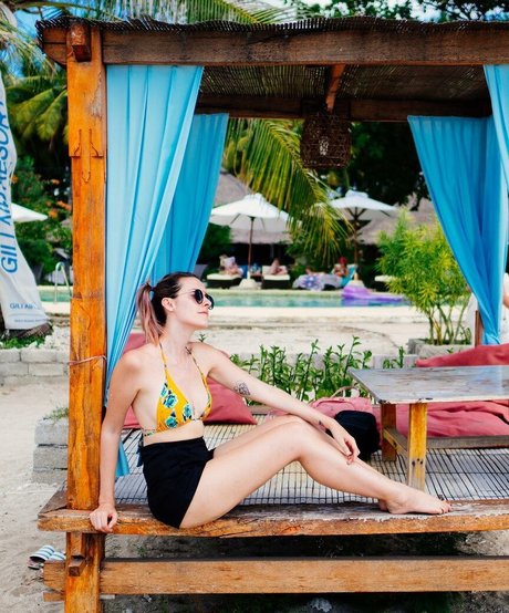 Karen Bachini nude star archive