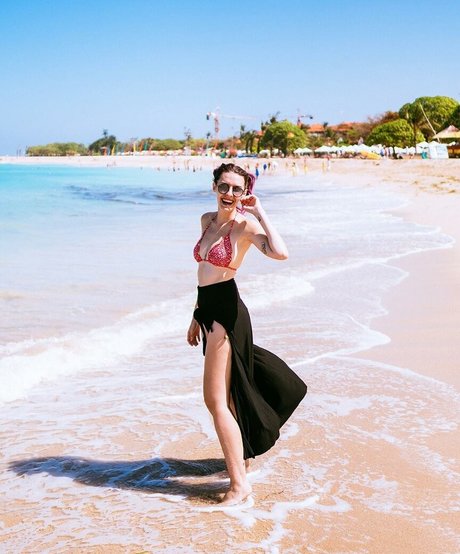 Karen Bachini star erotic images