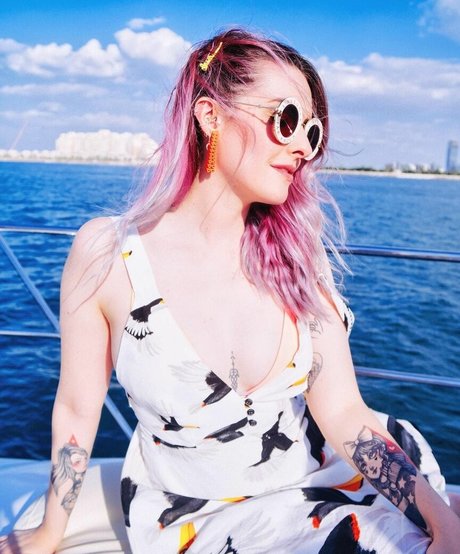 Karen Bachini sexy star gallery