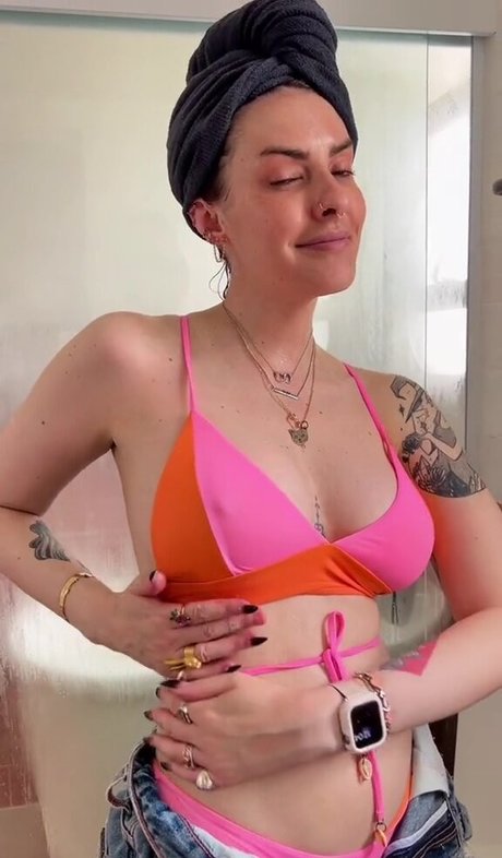 Karen Bachini high quality star pics