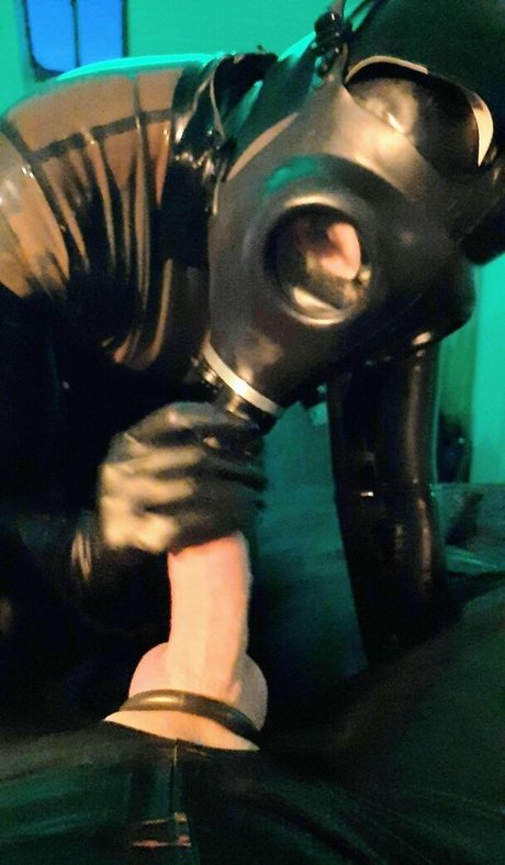 heavyrubberette beautiful pornstar img