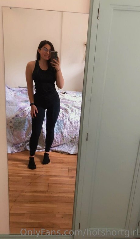 hotshortgirl star nude pictures