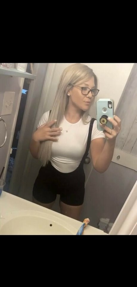 Scarlette James profile pic