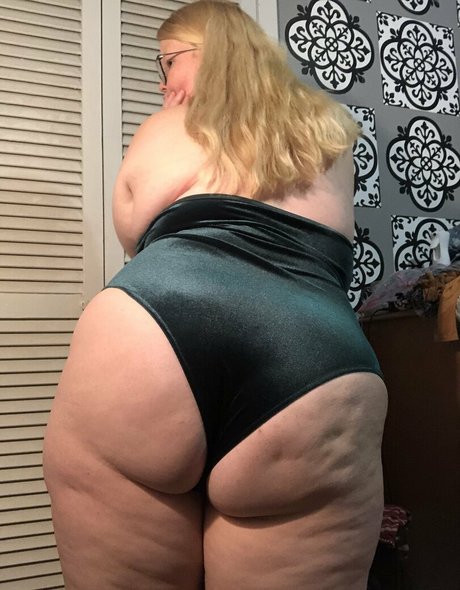 chubbyhannah star naked image