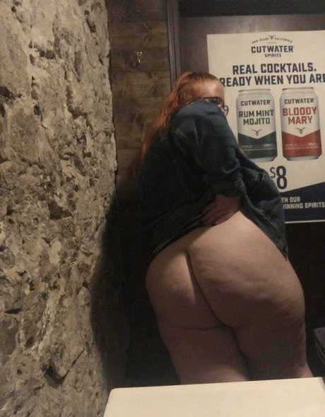 chubbyhannah model erotic photo