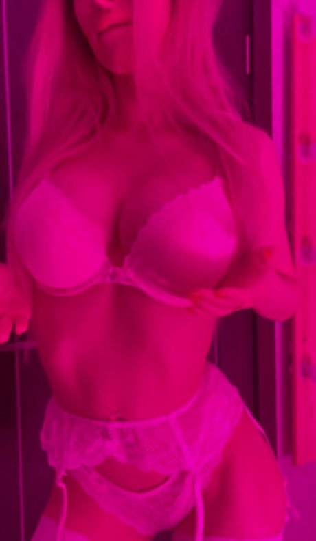 Olya Volozhenina profile pic