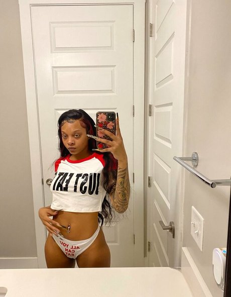 KashOfficials pornstar erotic images