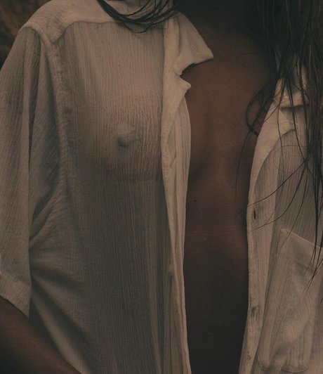 UN YA erotic actress pics