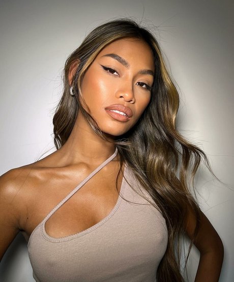 UN YA nice model images