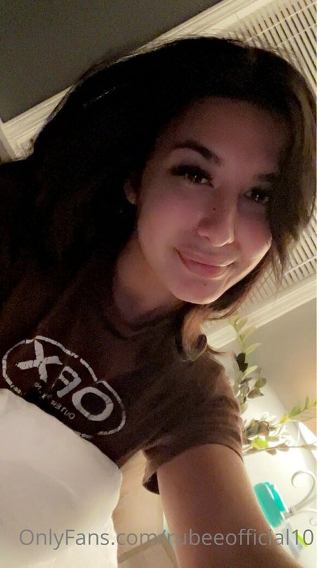 rubeeofficial model nice pic