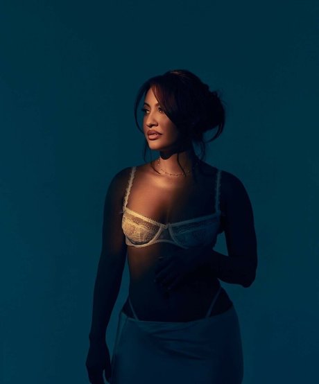 female asian onlyfans best pics