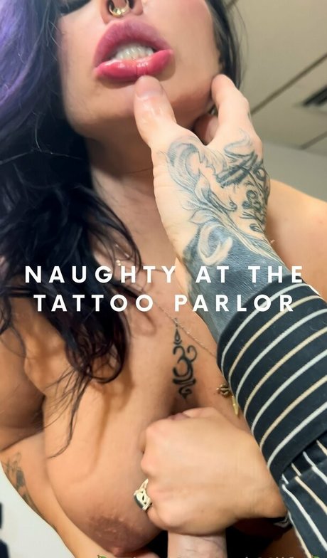 popular trans onlyfans exclusive image