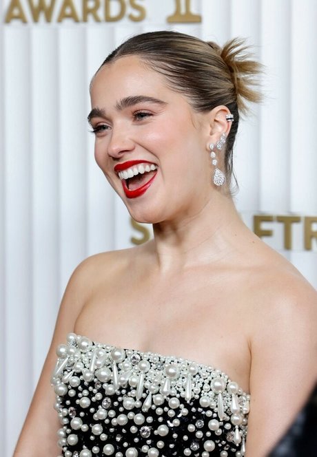 Haley Lu Richardson sexy model pictures