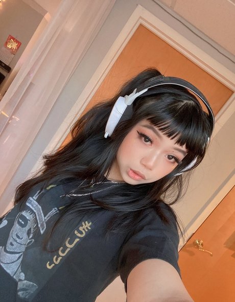 young asian onlyfans free sexy images