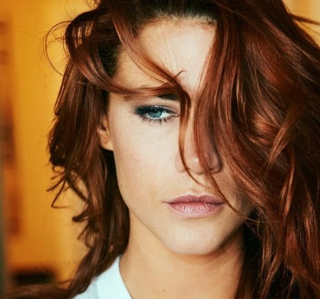 Courtney Hope star exclusive photos