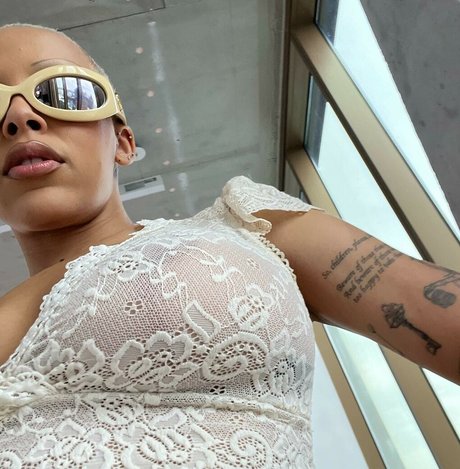 Doja Cat model naked pictures