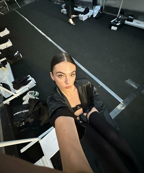 Deva Cassel star nude image