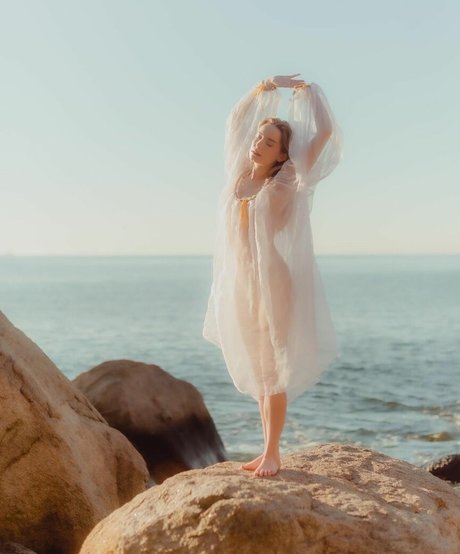 queen astraea model beautiful images