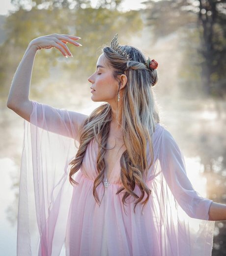 queen astraea model exclusive photos