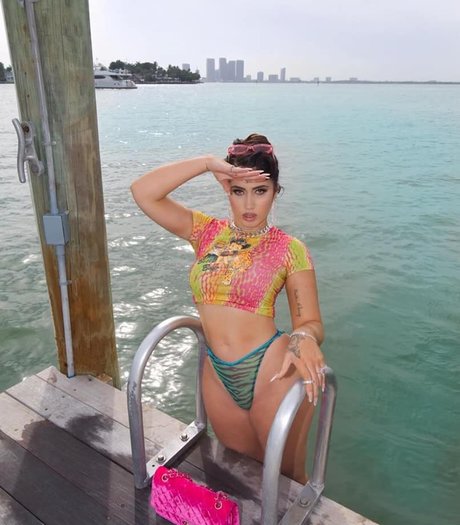 Kali Uchis exclusive star img