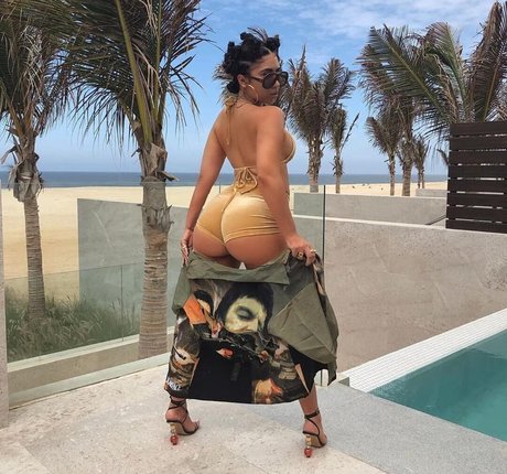 Kali Uchis high quality model photos