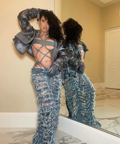 Kali Uchis model top picture