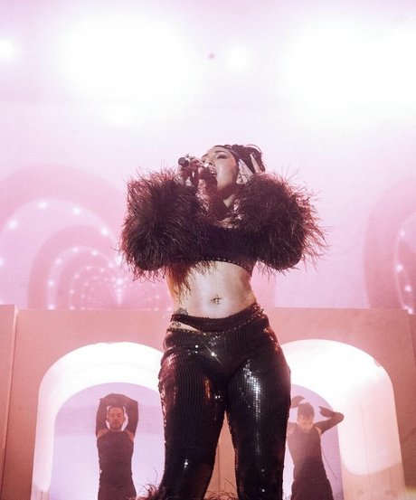 Kali Uchis adult model image
