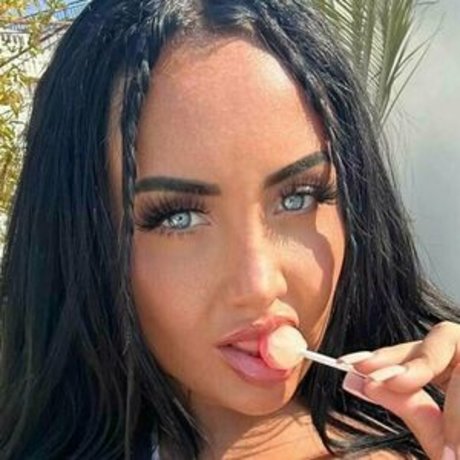 brunettebabiii hot model pictures