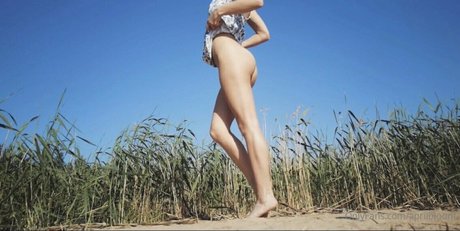 aprilbloom pornstar nude img