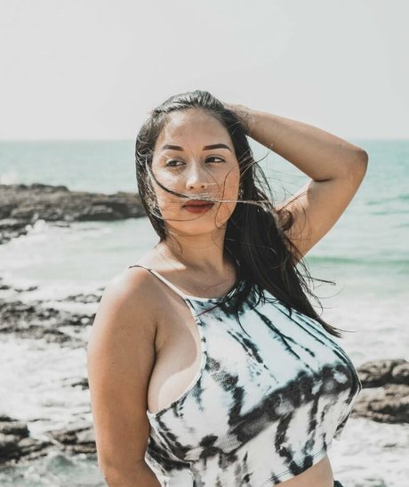 Karen Pinargote Torres sexy model images