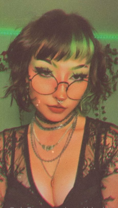 cryptidcaitlin model adult image