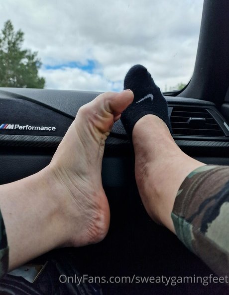 sweatygamingfeet star adult pictures