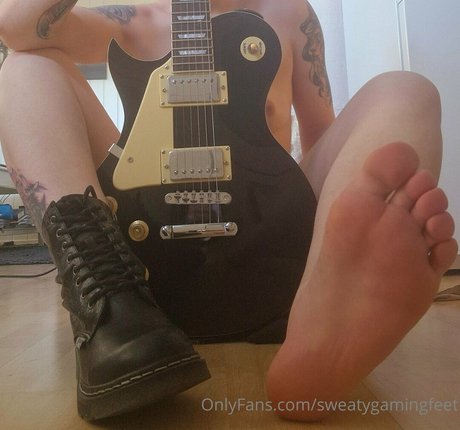sweatygamingfeet model photos