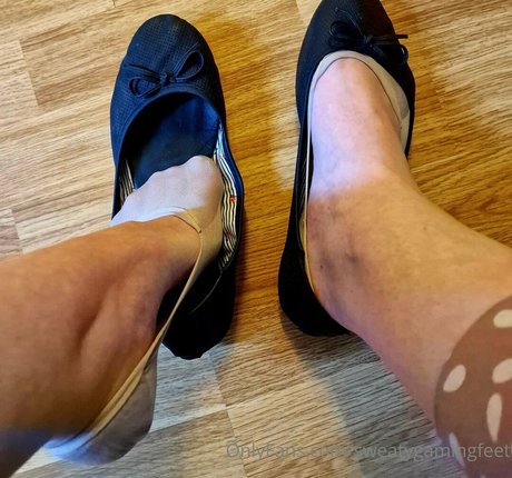 sweatygamingfeet model adult image
