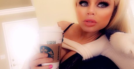 nikkidelano pretty model galleries
