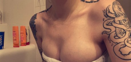 lilhoneybeez sex model archive