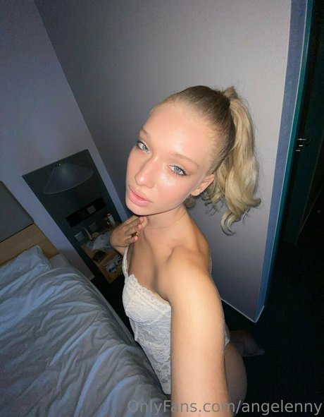 nestygirl nude thumbnail