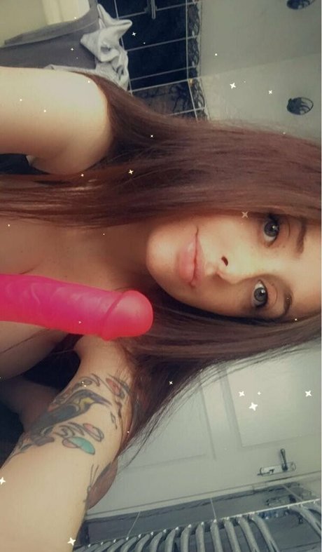 maxeatsellie hot star img