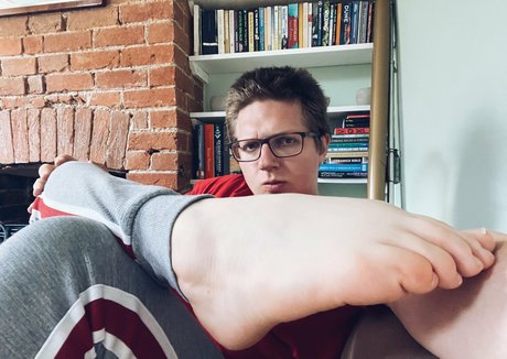 softboyfeetx naked pornstar photo