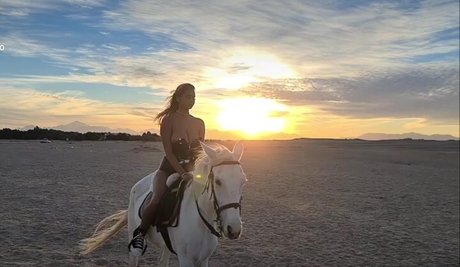 Pocula model erotic photos