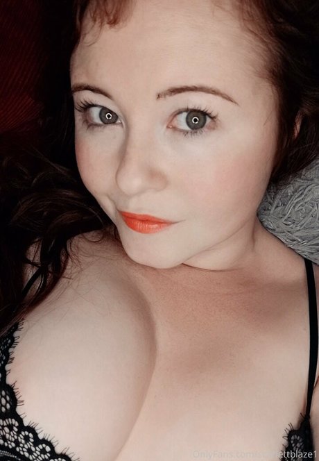 scarlettblaze1 adult star pic