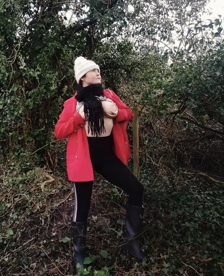 scarlettblaze1 sexy actress img