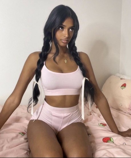 brunette wife onlyfans free sexy image