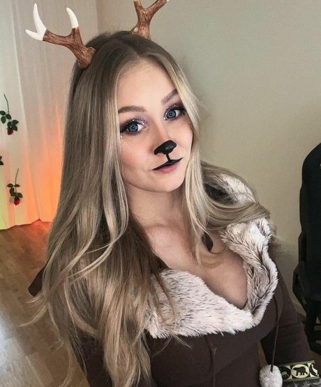 Kandyland model nude pictures