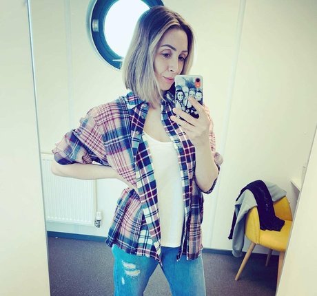 Lucy Jo Hudson adult model galleries